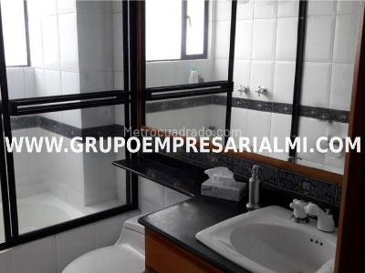 Apartamento de 3 alcobas en arriendo en Lalinde, Medellín, 135 m² · foto 5 de 12
