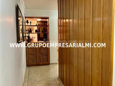 Apartamento de 3 alcobas en venta en Laureles, Medellín, 142 m² · foto 10 de 17