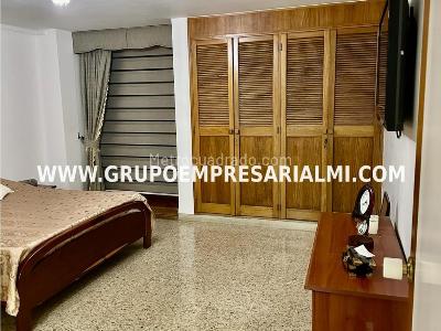 Apartamento de 3 alcobas en venta en Laureles, Medellín, 142 m² · foto 12 de 17