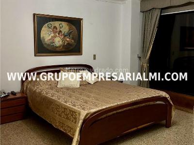 Apartamento de 3 alcobas en venta en Laureles, Medellín, 142 m² · foto 13 de 17
