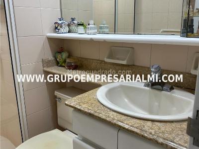 Apartamento de 3 alcobas en venta en Laureles, Medellín, 142 m² · foto 15 de 17