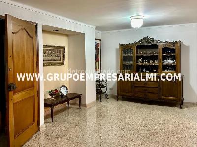 Apartamento de 3 alcobas en venta en Laureles, Medellín, 142 m² · foto 4 de 17
