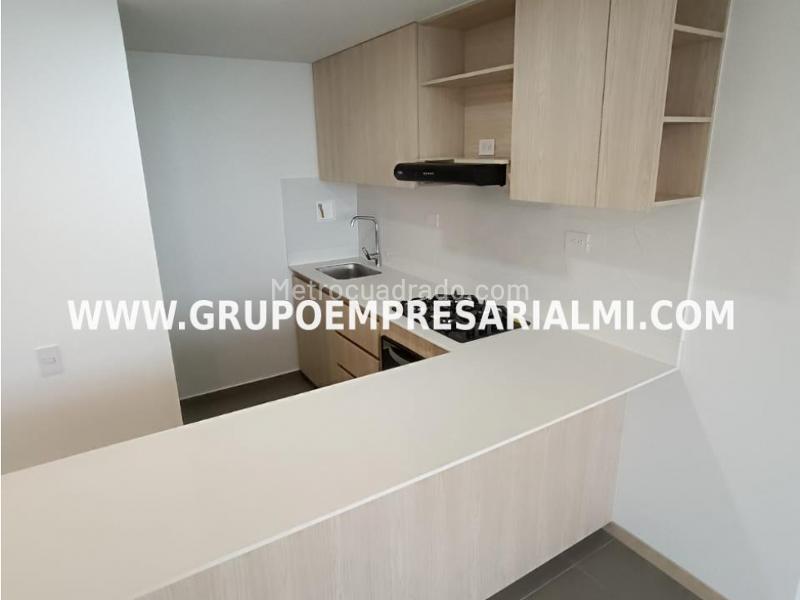 Luxurious 3BR Apartment with City Views in Guayabal - 7