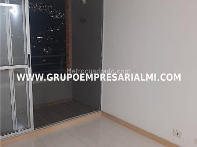 Apartamento de 3 alcobas en venta en Calle Vieja, Bello, 82 m² · foto 2 de 4