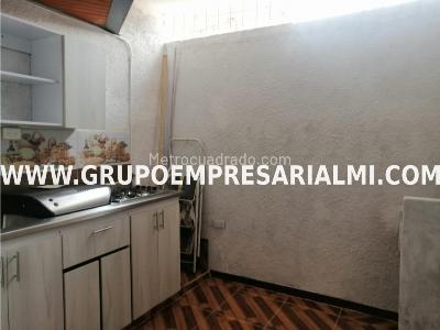 Apartaestudio en arriendo en Laureles, Medellín, 30 m² · foto 2 de 9