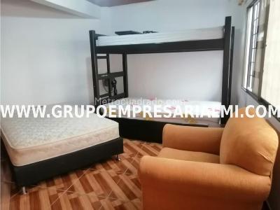Apartaestudio en arriendo en Laureles, Medellín, 30 m² · foto 5 de 9
