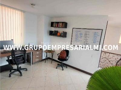 Apartamento de 3 alcobas en venta en El Poblado, Medellín, 300 m² · foto 4 de 13