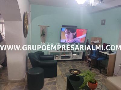 Casa de 4 alcobas en venta en Prado Centro, Medellín, 124 m² · foto 2 de 15