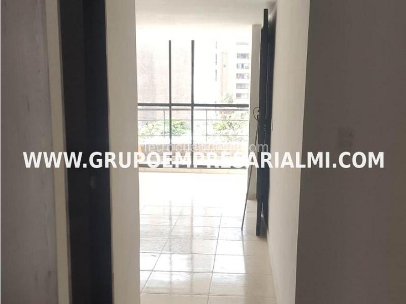 Apartamento de 2 Alcobas en Laureles con 2 Baños Completos - 3