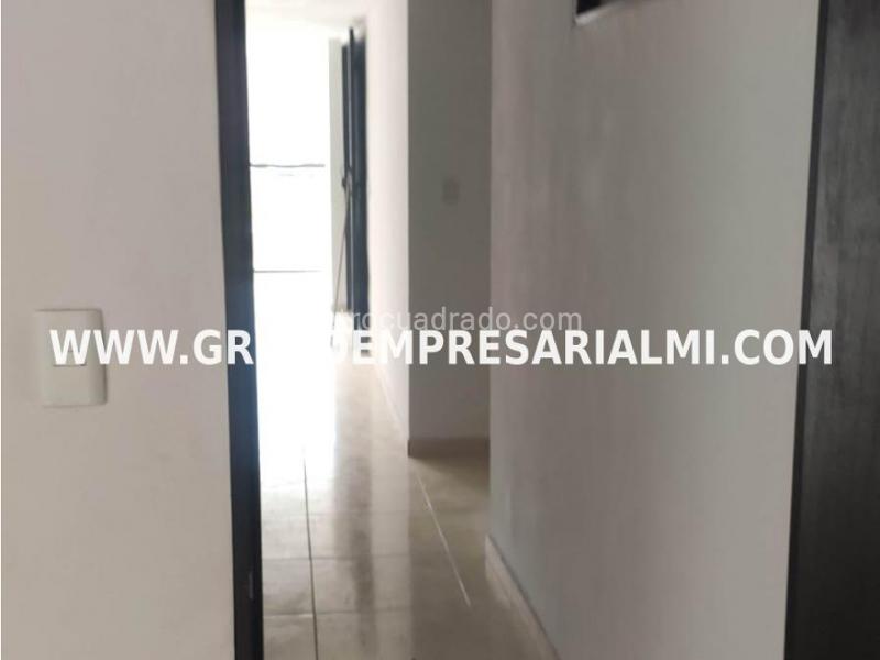 Apartamento de 2 Alcobas en Laureles con 2 Baños Completos - 4
