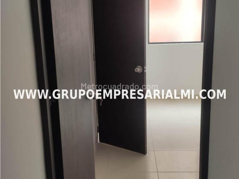 Apartamento de 2 Alcobas en Laureles con 2 Baños Completos - 7