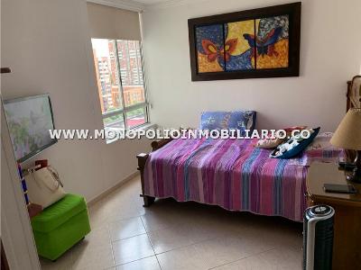 Apartamento de 5 alcobas en venta en Los Colores, Medellín, 141 m² · foto 2 de 8