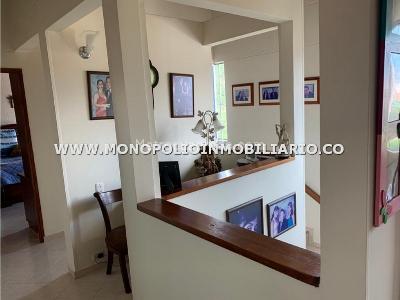 Apartamento de 5 alcobas en venta en Los Colores, Medellín, 141 m² · foto 4 de 8