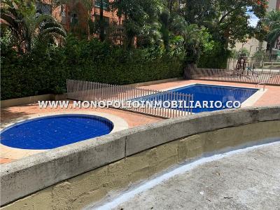 Apartamento de 5 alcobas en venta en Los Colores, Medellín, 141 m² · foto 5 de 8
