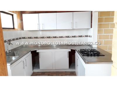 Casa de 5 alcobas en venta en Robledo, Medellín, 159 m² · foto 2 de 20