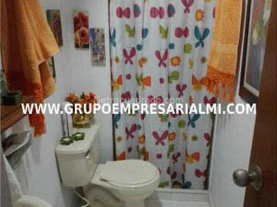 Apartamento de 2 alcobas en venta en Bombona, Medellín, 68 m² · foto 12 de 16