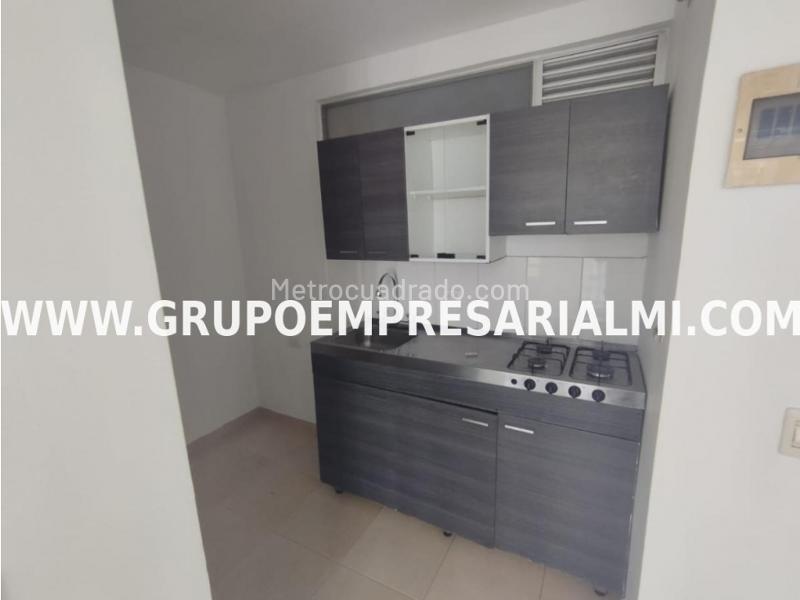 Stylish 3BR Apartment with Amenities in Calasanz