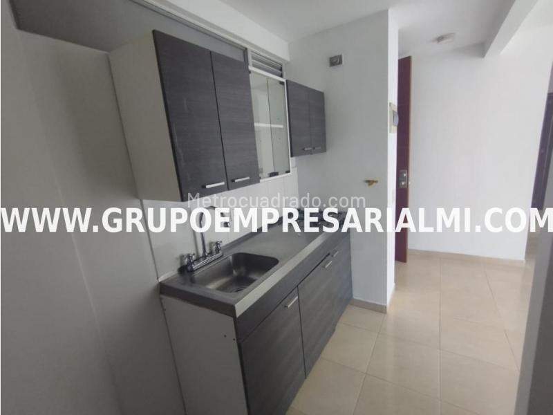 Stylish 3BR Apartment with Amenities in Calasanz - 2