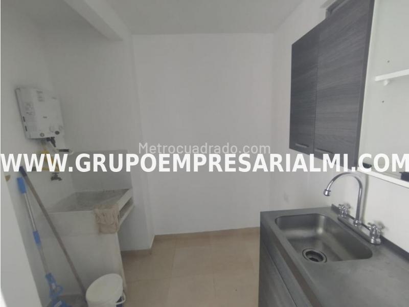 Stylish 3BR Apartment with Amenities in Calasanz - 3