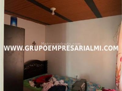 Casa de 3 alcobas en venta en Niquia, Bello, 80 m² · foto 5 de 8