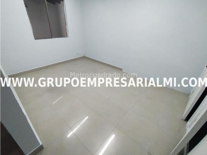 Casa Amplia de 5 Alcobas en Arriendo en Laureles - 6