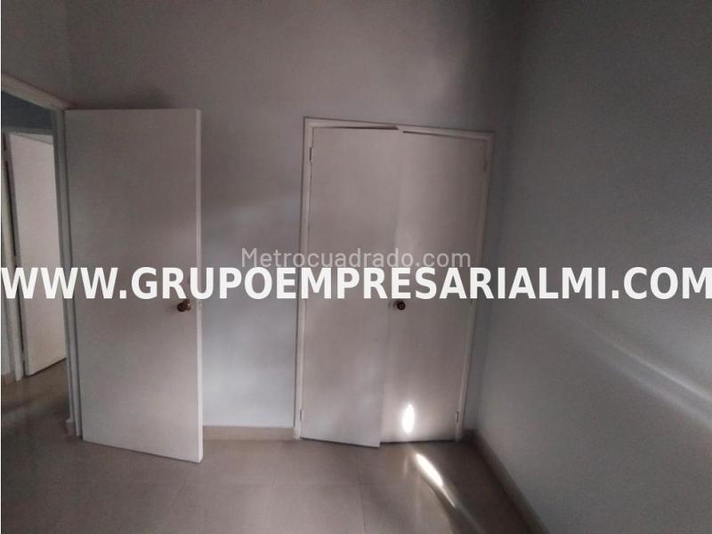 Casa Amplia de 5 Alcobas en Arriendo en Laureles - 7