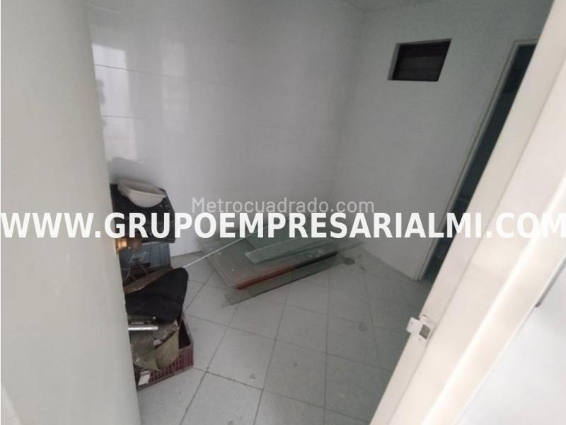Casa Amplia de 5 Alcobas en Arriendo en Laureles - 8
