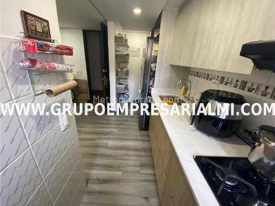 Apartamento de 3 alcobas en venta en Los Colores, Medellín, 82 m² · foto 2 de 20