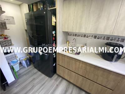 Apartamento de 3 alcobas en venta en Los Colores, Medellín, 82 m² · foto 3 de 20