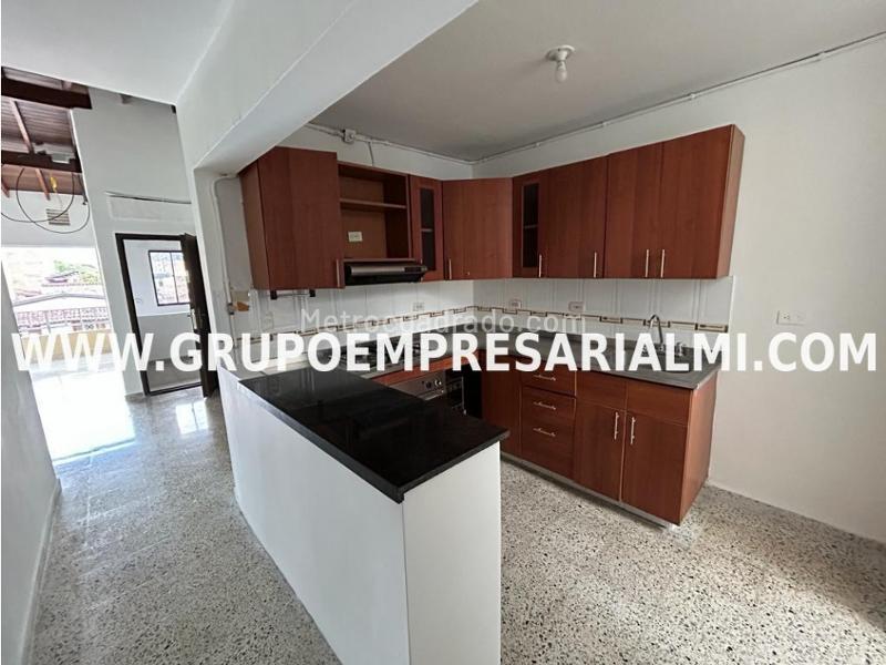 Apartamento Amplio de 3 Alcobas en El Estadio