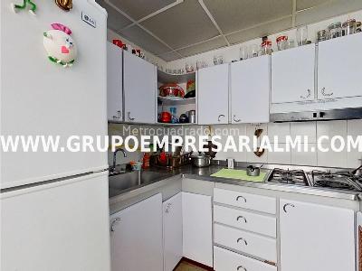 Apartamento de 3 alcobas en venta en La Castellana, Medellín, 93 m² · foto 2 de 20