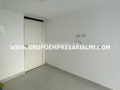 Apartamento de 3 alcobas en venta en Maria Auxiliadora, Sabaneta, 50 m² · foto 3 de 15