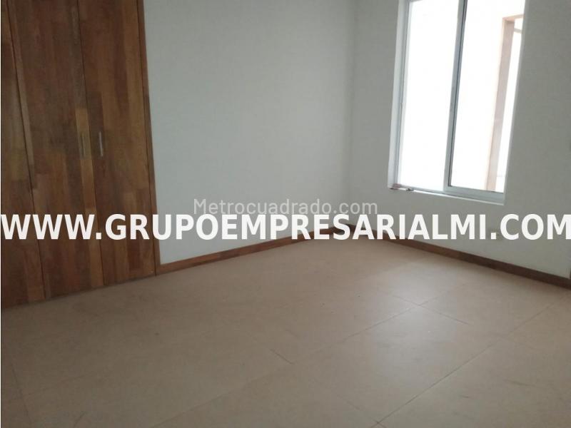 Casa comercial con 5 Alcobas en Suramericana - 9