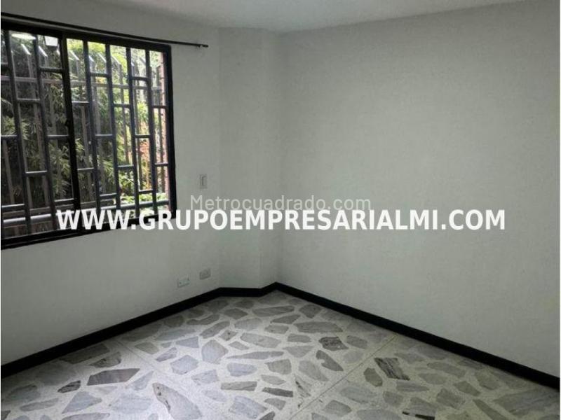 Charming 2BR Apartment in Robledo - 5