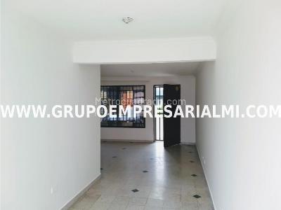 Casa de 2 alcobas en venta en Conquistadores, Medellín, 134 m² · foto 3 de 10
