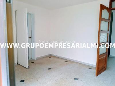 Casa de 2 alcobas en venta en Conquistadores, Medellín, 134 m² · foto 4 de 10