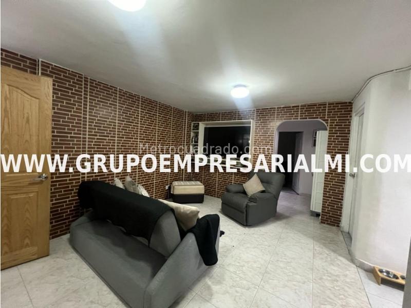 Charming 3BR House with 5 Baths in La America - 4