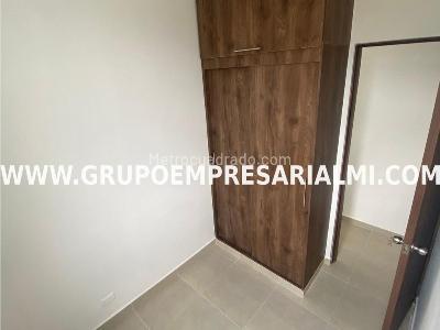 Apartamento de 3 alcobas en venta en Cabañas, Bello, 48 m² · foto 4 de 9