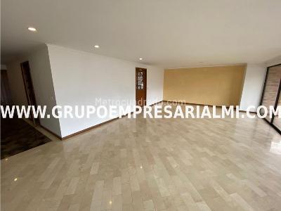 Apartamento en venta en El Poblado, Medellín · foto 2 de 20