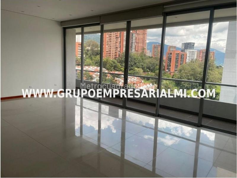 Luxury 2BR Apartment with 3 Baths in El Tesoro - 8