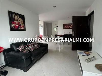 Casa de 3 alcobas en venta en Estadio, Medellín, 81 m² · foto 3 de 13