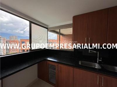 Apartamento en arriendo en El Poblado, Medellín · foto 3 de 17