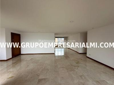 Apartamento en arriendo en El Poblado, Medellín · foto 4 de 17