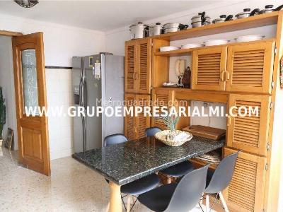 Apartamento de 4 alcobas en venta en El Diamante No. 2, Medellín, 243 m² · foto 2 de 20