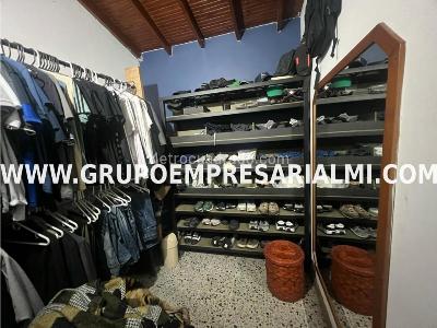 Casa de 5 alcobas en venta en Los Colores, Medellín, 337 m² · foto 10 de 20