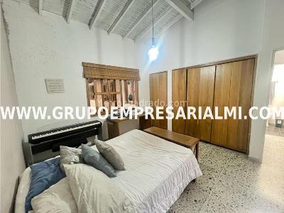 Casa de 5 alcobas en venta en Los Colores, Medellín, 337 m² · foto 13 de 20