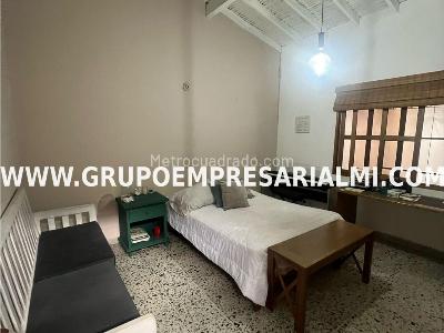 Casa de 5 alcobas en venta en Los Colores, Medellín, 337 m² · foto 15 de 20