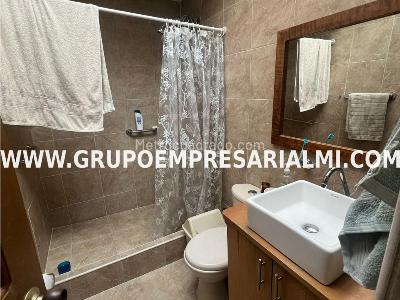 Casa de 5 alcobas en venta en Los Colores, Medellín, 337 m² · foto 17 de 20