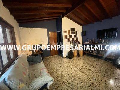 Casa de 5 alcobas en venta en Los Colores, Medellín, 337 m² · foto 2 de 20