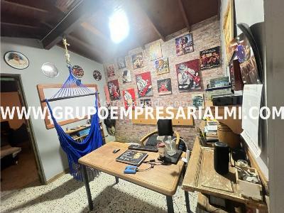 Casa de 5 alcobas en venta en Los Colores, Medellín, 337 m² · foto 3 de 20